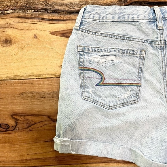 AEO Mom Shorts Pride Rainbow Pockets Distressed Denim Size 8 - Picture 7 of 11